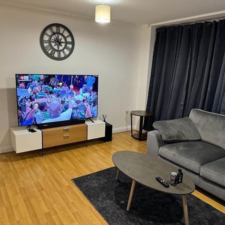 Luxury Apartments Дагенем Экстерьер фото
