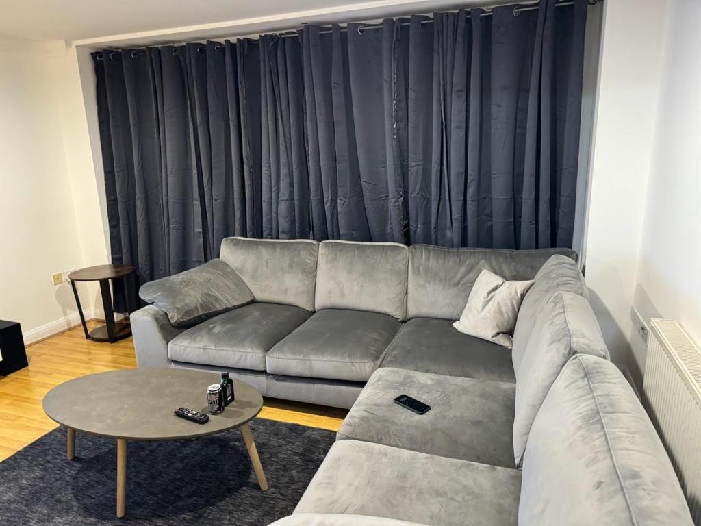 Luxury Apartments Дагенем Экстерьер фото