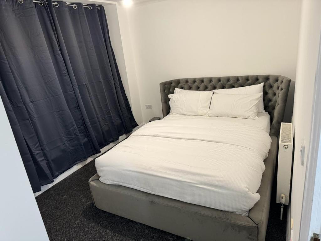 Luxury Apartments Дагенем Экстерьер фото